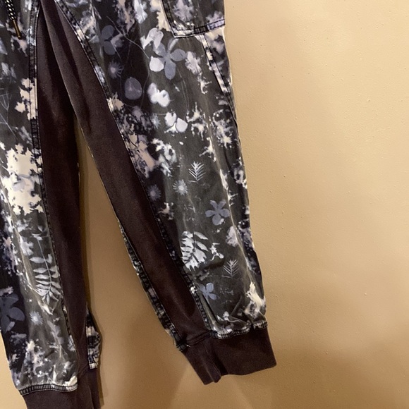 Anthropologie Nomad Joggers - Picture 10 of 15